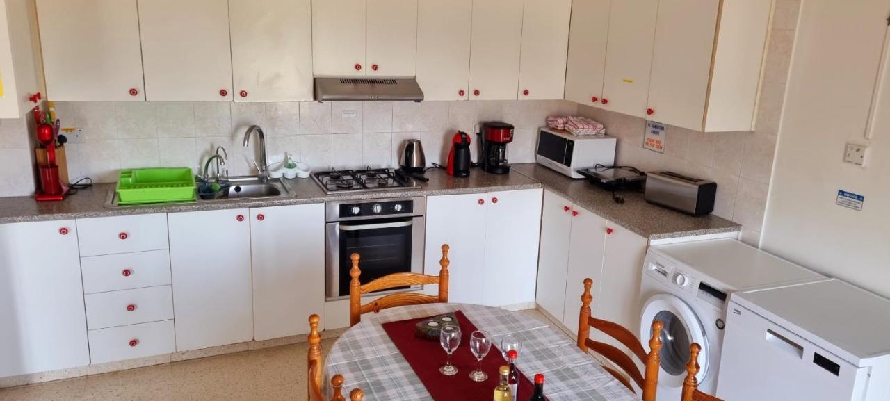 Astrofegia Apartments Near The Sea Agia Marina  Bagian luar foto