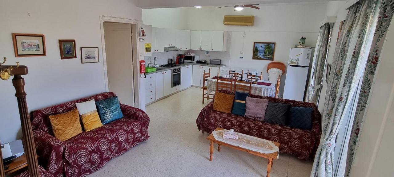 Astrofegia Apartments Near The Sea Agia Marina  Bagian luar foto