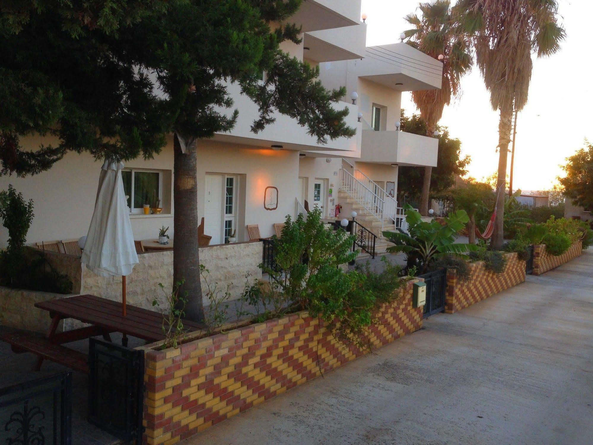 Astrofegia Apartments Near The Sea Agia Marina  Bagian luar foto